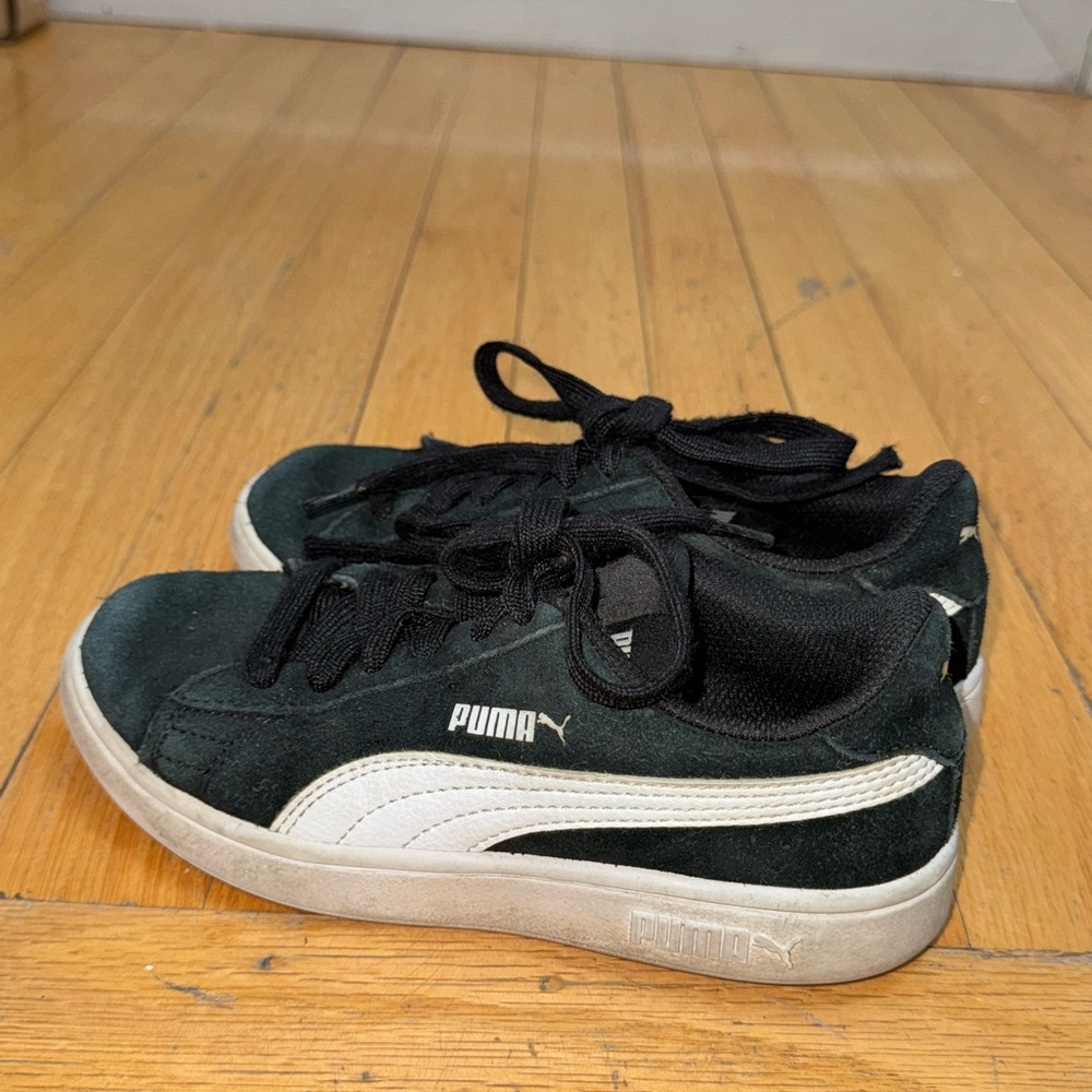 Sz 1 child Puma sneakers